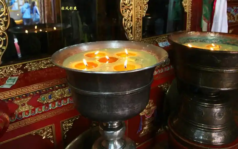 在塔尔寺中这样的钵得有多少个?每天要烧掉多少酥油啊?