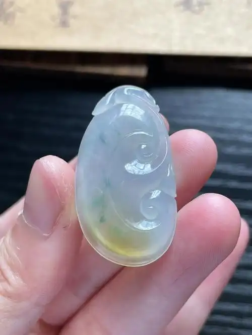 翡翠冰种三彩如意1600米