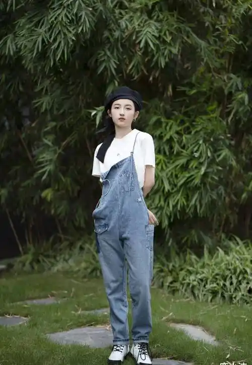 原创张子枫的穿搭好有活力简单不浮夸可清新可日系时髦得恰到好处