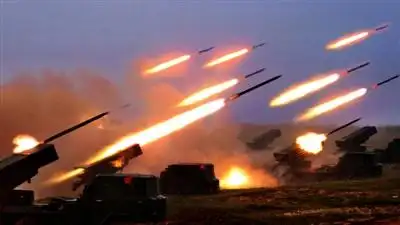 联合决胜2013夜间演习打响火箭炮齐射攻击