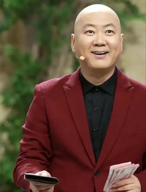 22年登春晚55岁隐婚生女因8个字被索赔1亿郭冬临现状如何