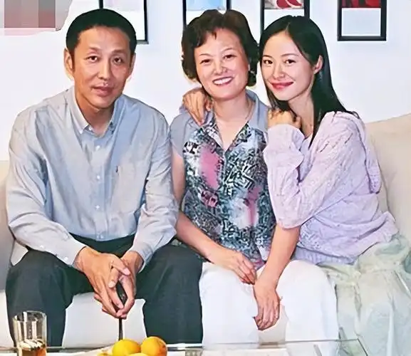 陈道明:娶央视主持人恩爱40年,和妻子互相成就,女儿是他的骄傲