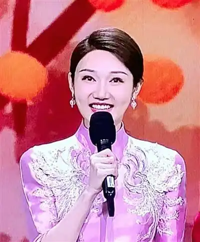 龙洋春晚首秀火了