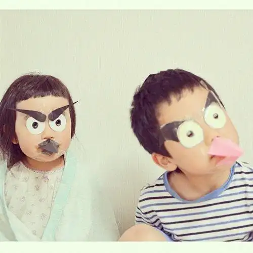 近日在网络上爆红的齐刘海女孩(aries_shirayuki),因其表情太丰富而被