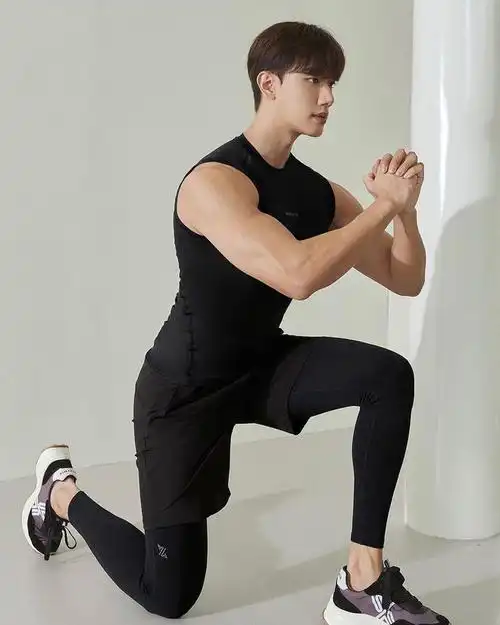 男明星可以照他的身材卷起来吗