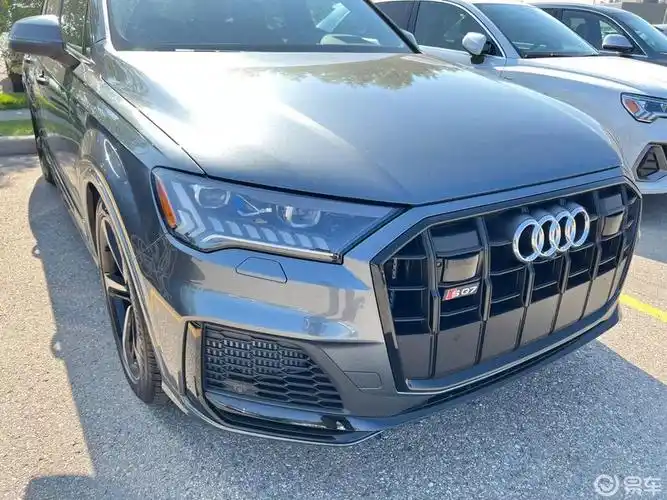 奥迪sq7车头凶狠霸气,动力强悍9292