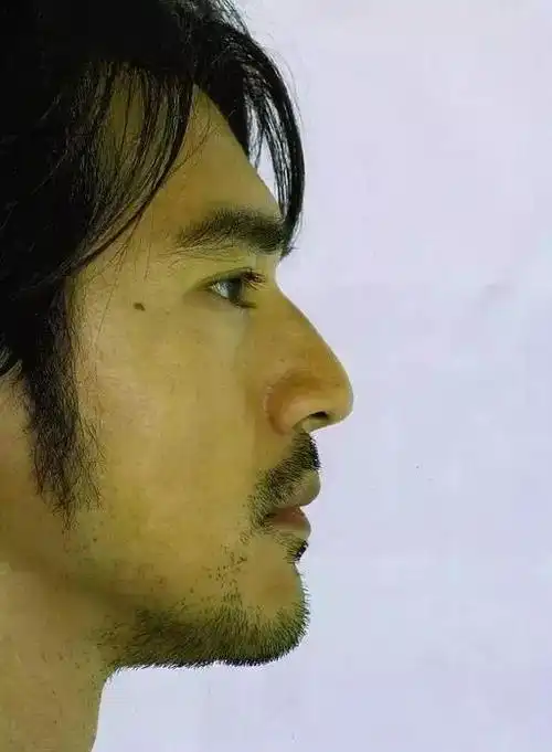 金城武侧脸好优越眉骨高眼睛深邃连张东健都被秒成了渣渣