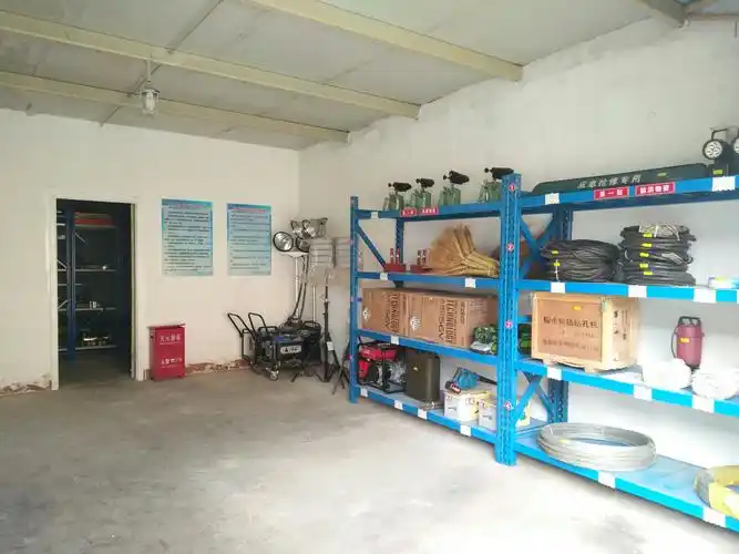 柳村车间标准化自验材料库房管理情况