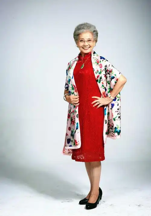 忙着美丽,忘记变老,八十八岁神仙奶奶盛瑞玲绽放岁月美丽