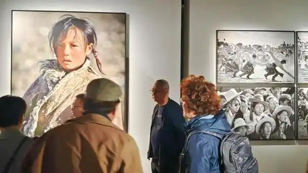 兄弟雪域摄影展在成都开幕