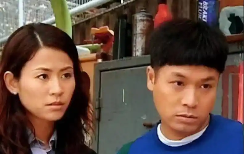 他最擅长的就是演"傻子阿旺",靠着《憨夫成龙》和《阿旺新传》顺利