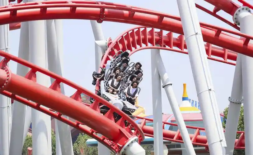 "第一视角过山车"火了,为何有流量没销量?_乐园_乐华城_欢乐谷