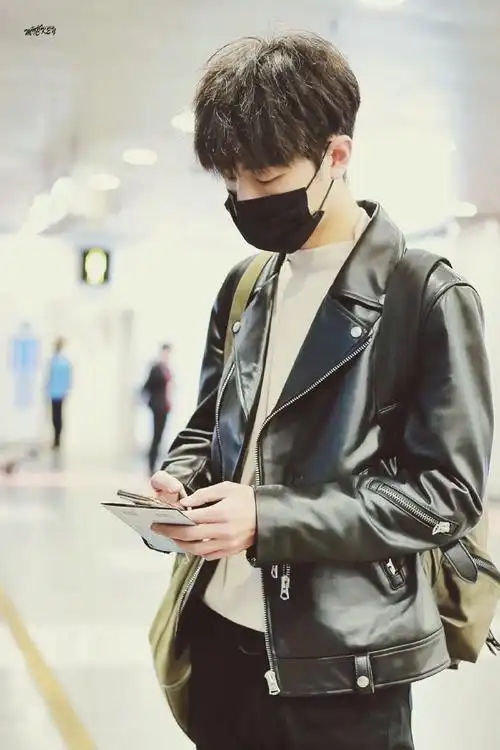 皮衣战好帅啊,我好喜欢!炸毛 好可爱啊!我爱炸毛兔兔!