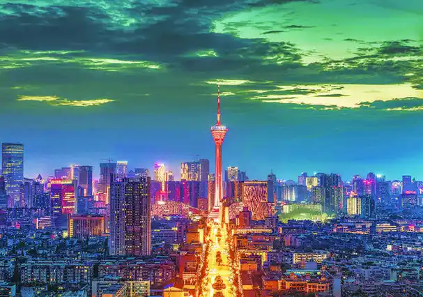 夜幕下的成都电视塔(7月3日摄).夜色中的成都流光溢彩,美轮美奂.