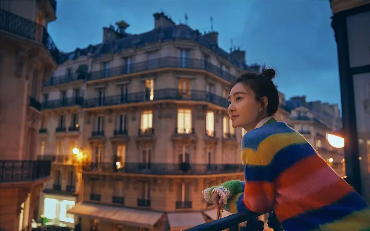 王丽坤巴黎黄昏唯美街拍写真高清壁纸