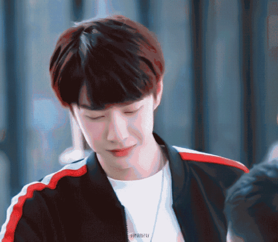 王一博歪嘴笑梦回蓝忘机##王一博考古日常