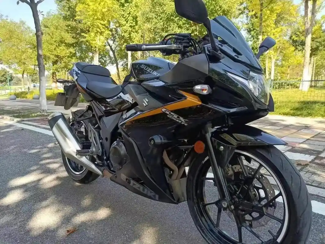 23款gsx250 23款gsx250  二手户  行驶7000公里  改装风挡  护杠 支架