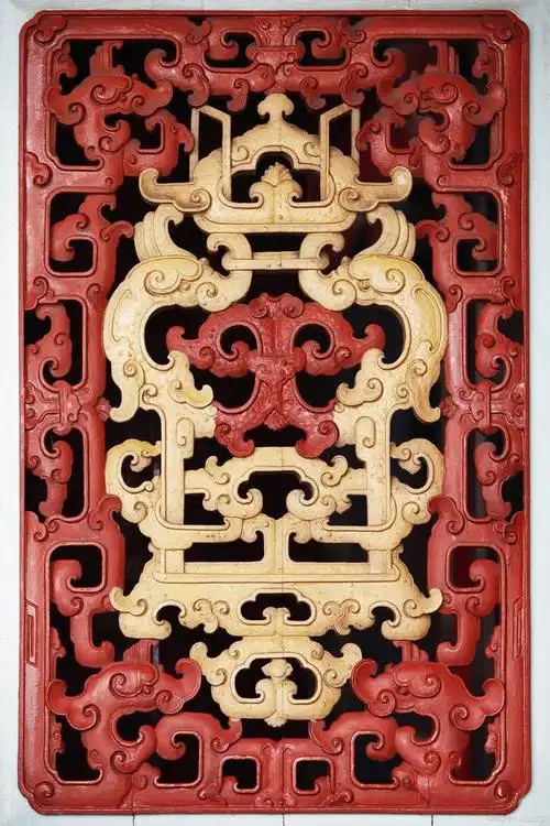 在我国传统文化中,蝙蝠作为纹样装饰具有浓厚的吉祥意蕴.