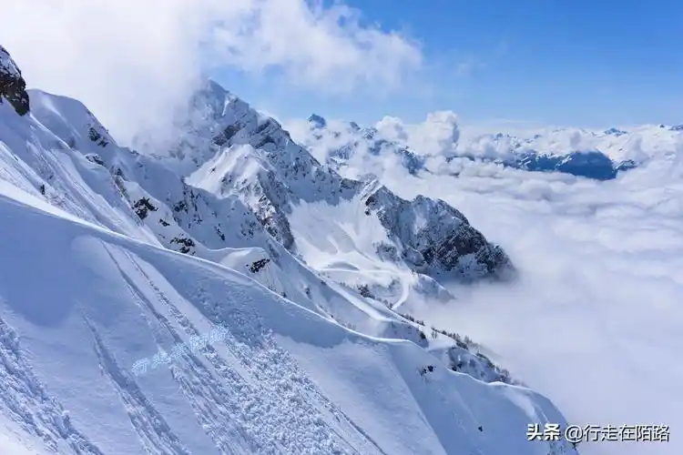西伯利亚小股寒流很容易被高加索山脉阻挡,但仍然会降低黑海暖流的