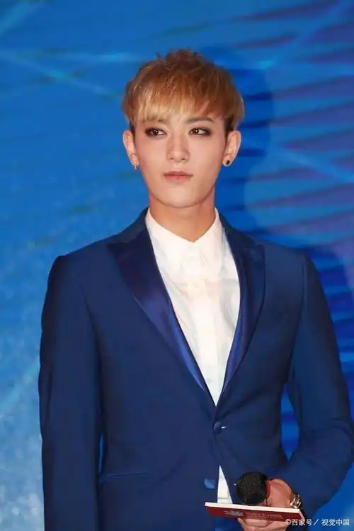 "从穷小子到娱乐圈富二代,黄子韬的逆袭人生"