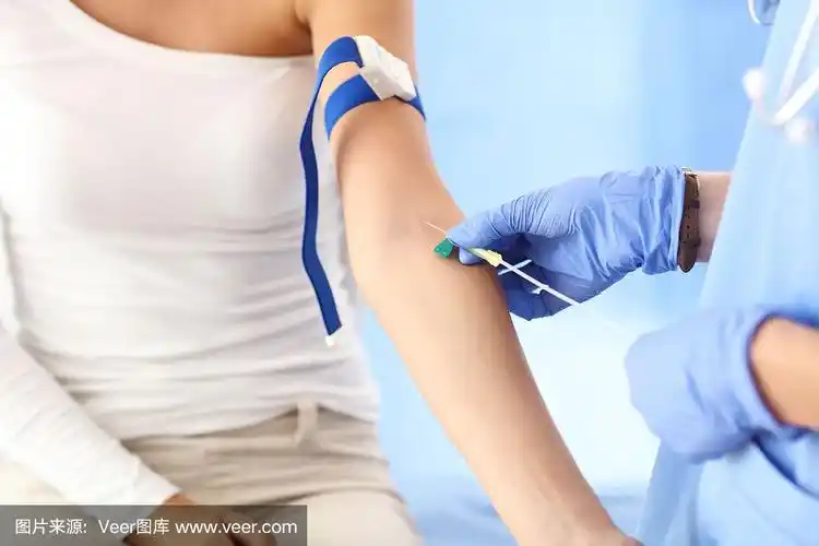 成年女性到女医生办公室采血