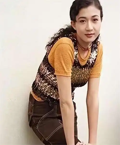 睡桥洞,靠救济粮生活!金星说的话应验了