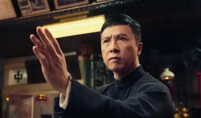 叶问矮富帅瘾君子收妓女税从未与日寇打擂仍是一代宗师