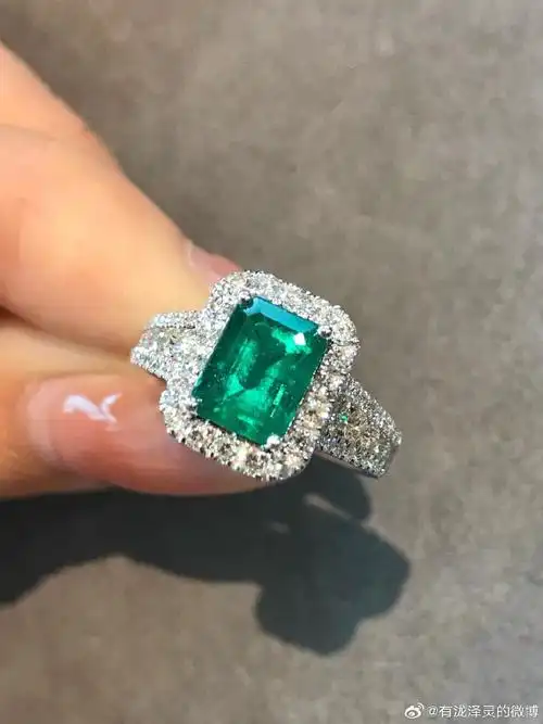 1.76克拉满钻祖母绿戒指