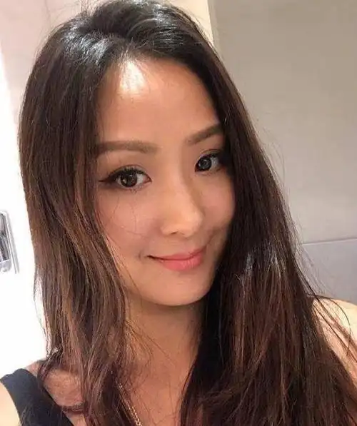 明明年纪相差不大,却看着像隔辈人,这5位女明星对老公下手挺狠