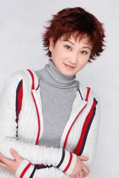 婷婷李颖给人们带来欢乐的东北姑娘图