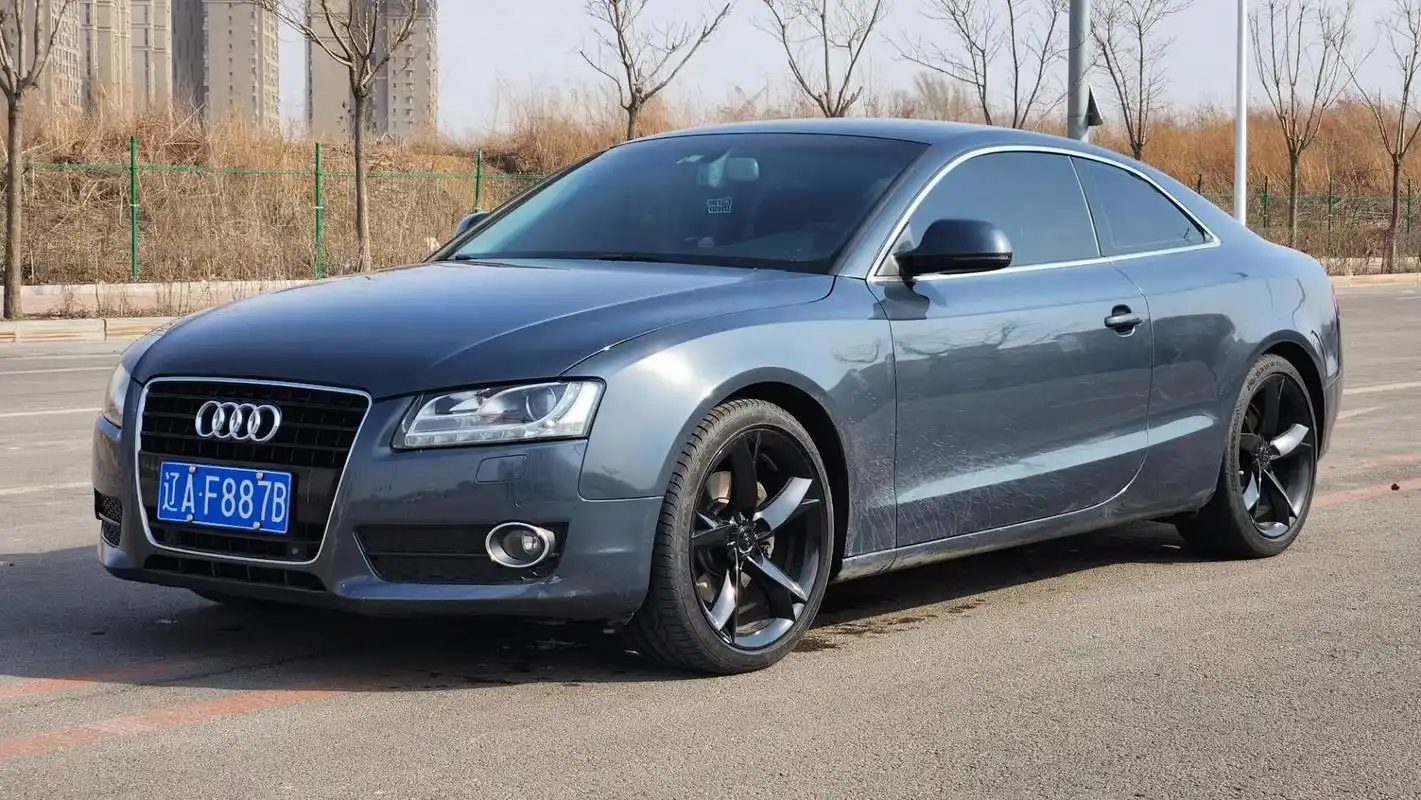 2011年纯进口奥迪a5 两门四座跑车,自动3.