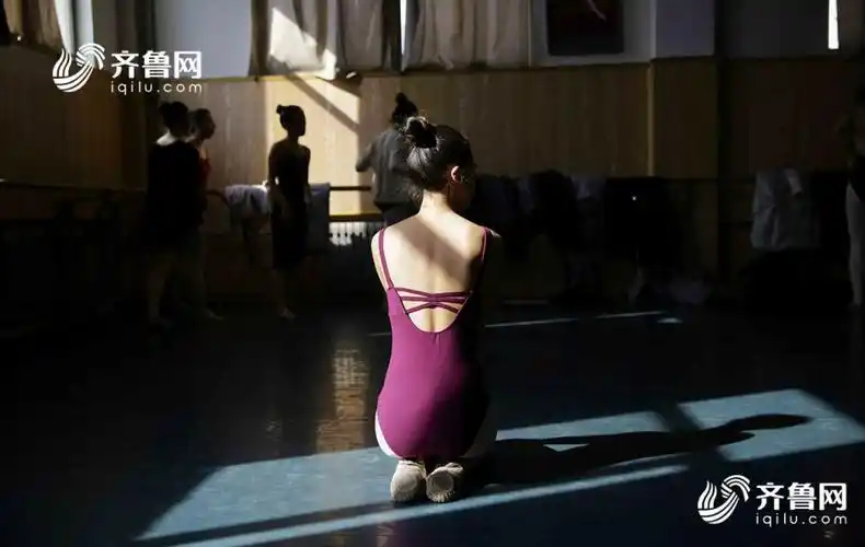 从小习舞遍体鳞伤舞蹈艺考不易考组图