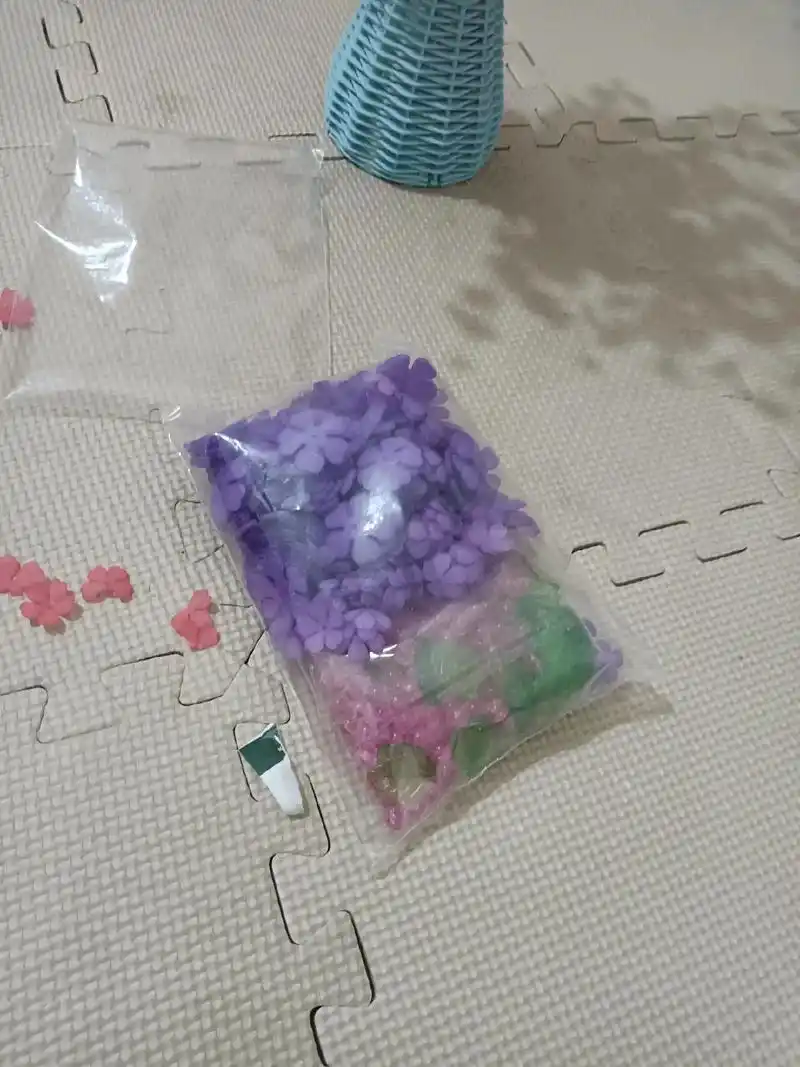 第一束手工花制作完成虽然拧这个铁丝手很疼但是看到这这个效果还是直