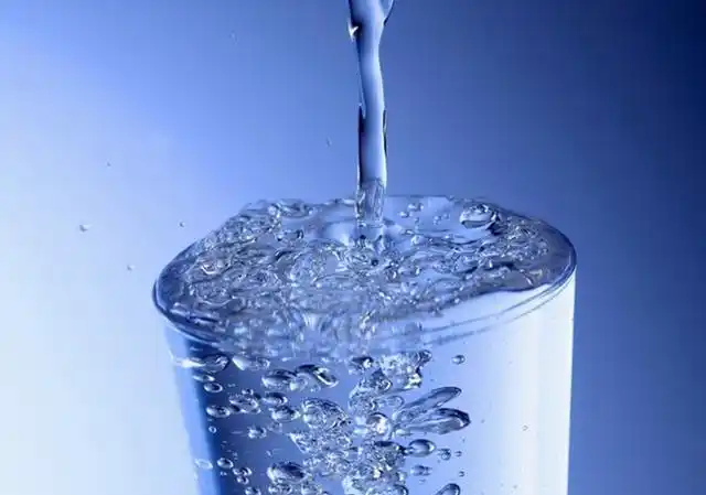 请点击此处输入图片描述第三个面试者拿过倒满水的杯子倒掉三分之二