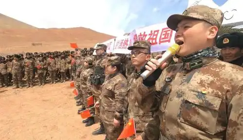 新疆军区文工团为高原驻训官兵进行巡回战地文化服务