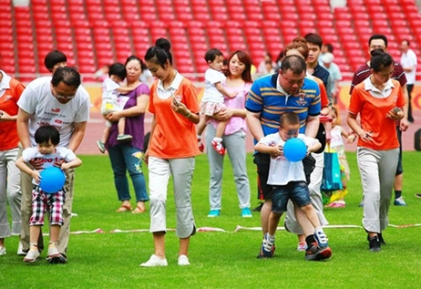 大比拼游 戏 穿越亚马逊游戏 小推车比赛游 戏 搭乐高塔亲子互动游戏