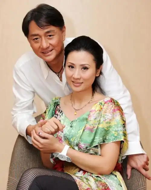 钟淑慧是吴岱融的原配妻子,两人都是老牌实力派演员了,结婚到现在