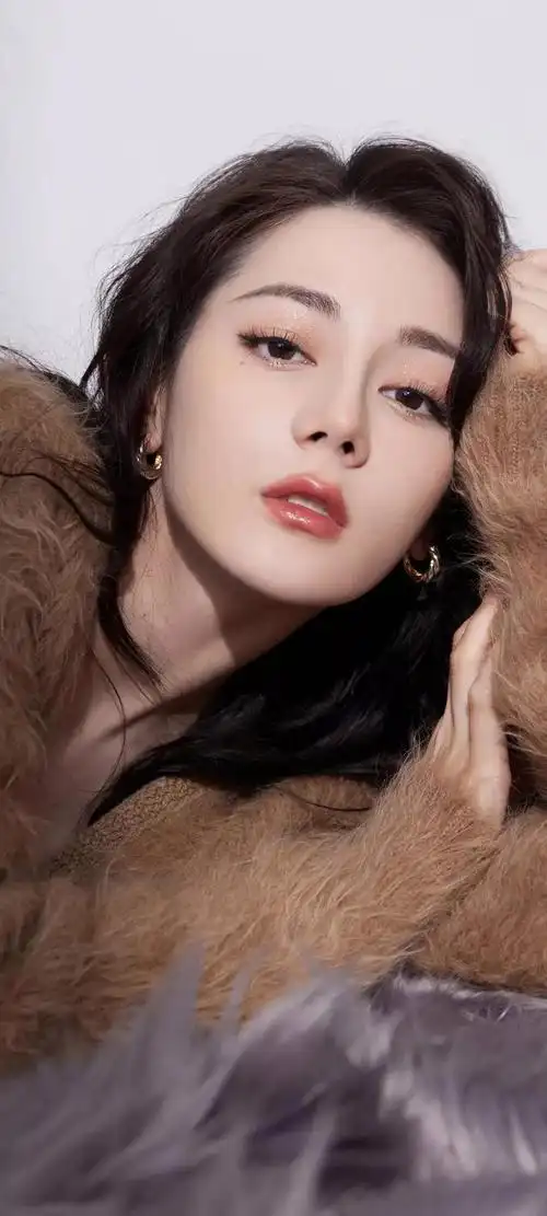 「人像精品集」第76期"明星迪丽热巴写真"高清无水印手机壁纸