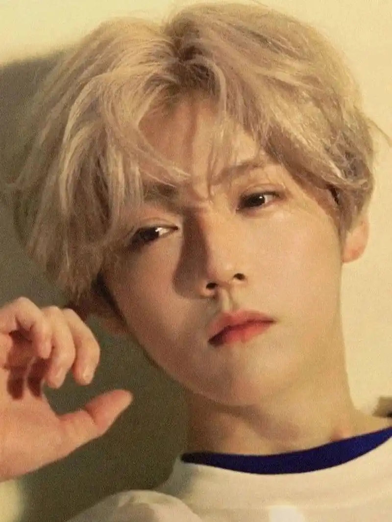 鹿晗高清绝美壁纸,颜值控必存 这些壁纸简直赏心悦目!