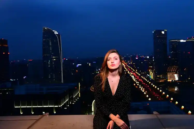 城市天台夜景人像(模特:丽娜—乌克兰)