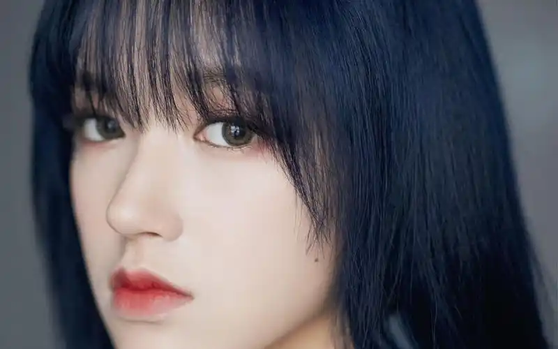 程潇淡蓝西装酷美壁纸又甜又酷程潇