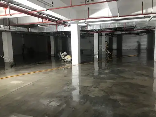 地下室地面开始进进场固化.