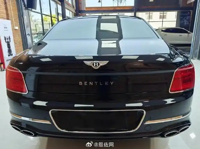 宾利 飞驰 v8 宝石黑/纽马克特褐