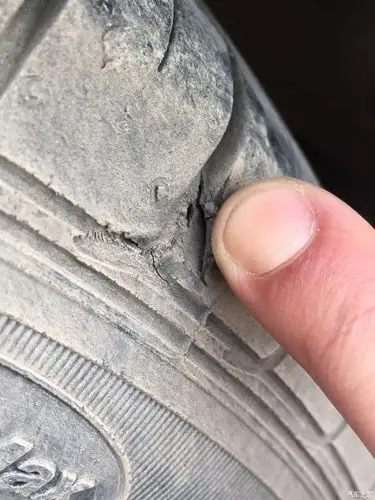 【图】胎肩处破了口子_轮胎论坛_汽车之家论坛