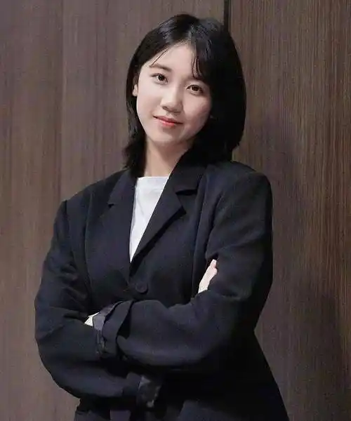 17岁女星考上中央大学,从事演艺事业也不影响学业_一角_演技_李蕊