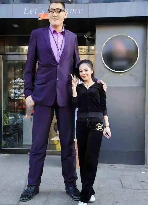 中国十大巨人姚明在他们身边都显矮