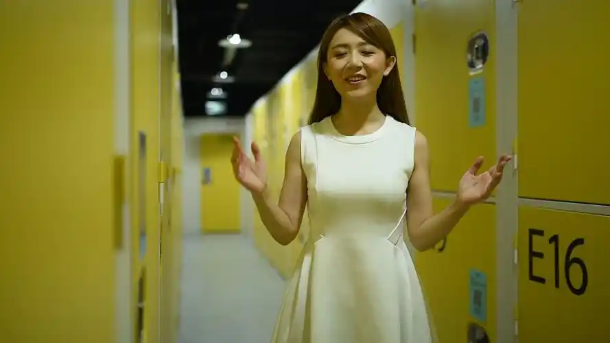 广东著名主持人毛琳空降金刚迷你仓