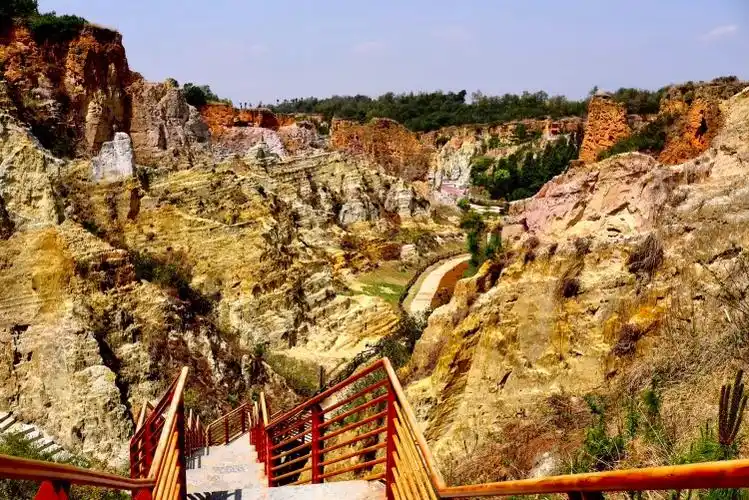 曲靖陆良彩色沙林显神韵