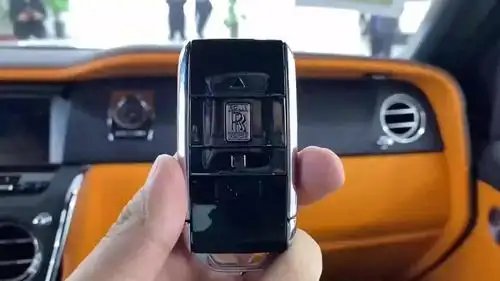 车钥匙上都包皮,也只有劳斯莱斯舍得这,太奢侈了!