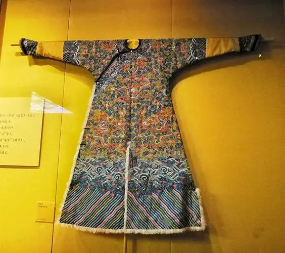 缂丝面狐皮皇帝龙袍,清嘉庆(1796—1820)